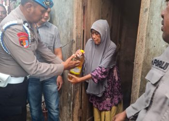 Polres Tanjungbalai Bagikan Sembako dan Serap Aspirasi Warga 