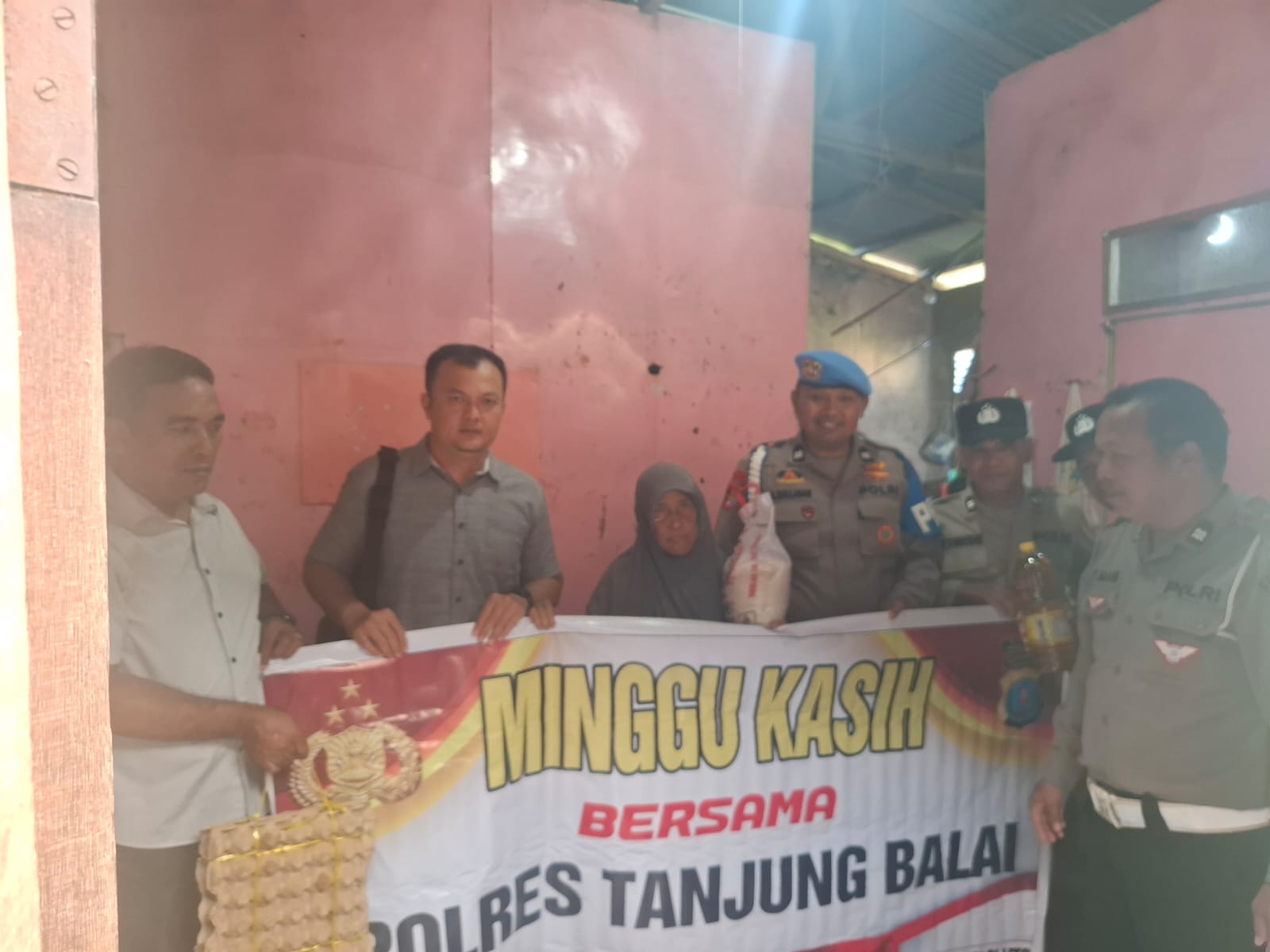Polres Tanjungbalai Bagikan Sembako dan Serap Aspirasi Warga