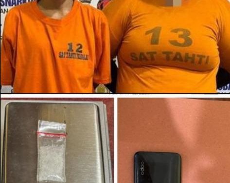 Kedua tersangka dan barang bukti.