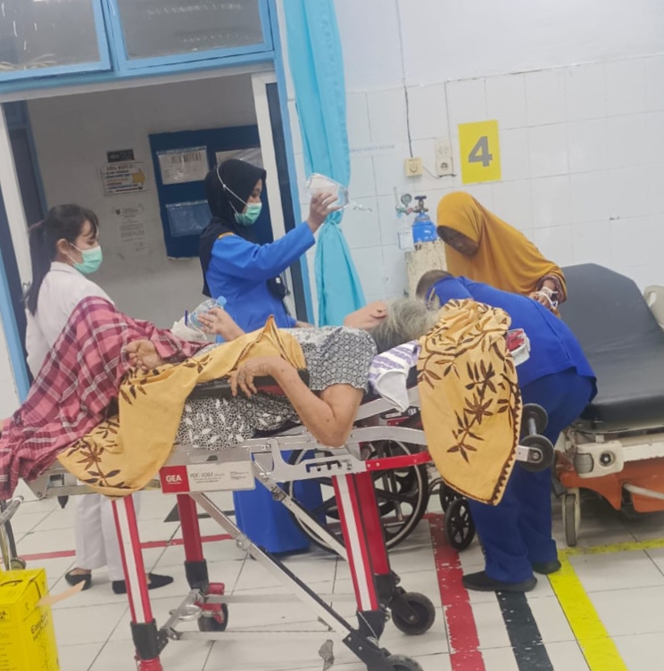 Camat Kisaran Barat Perintahkan Bawa Nenek Penderita Stroke ke Rumah Sakit