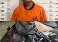 Tersangka saat di kantor polisi.