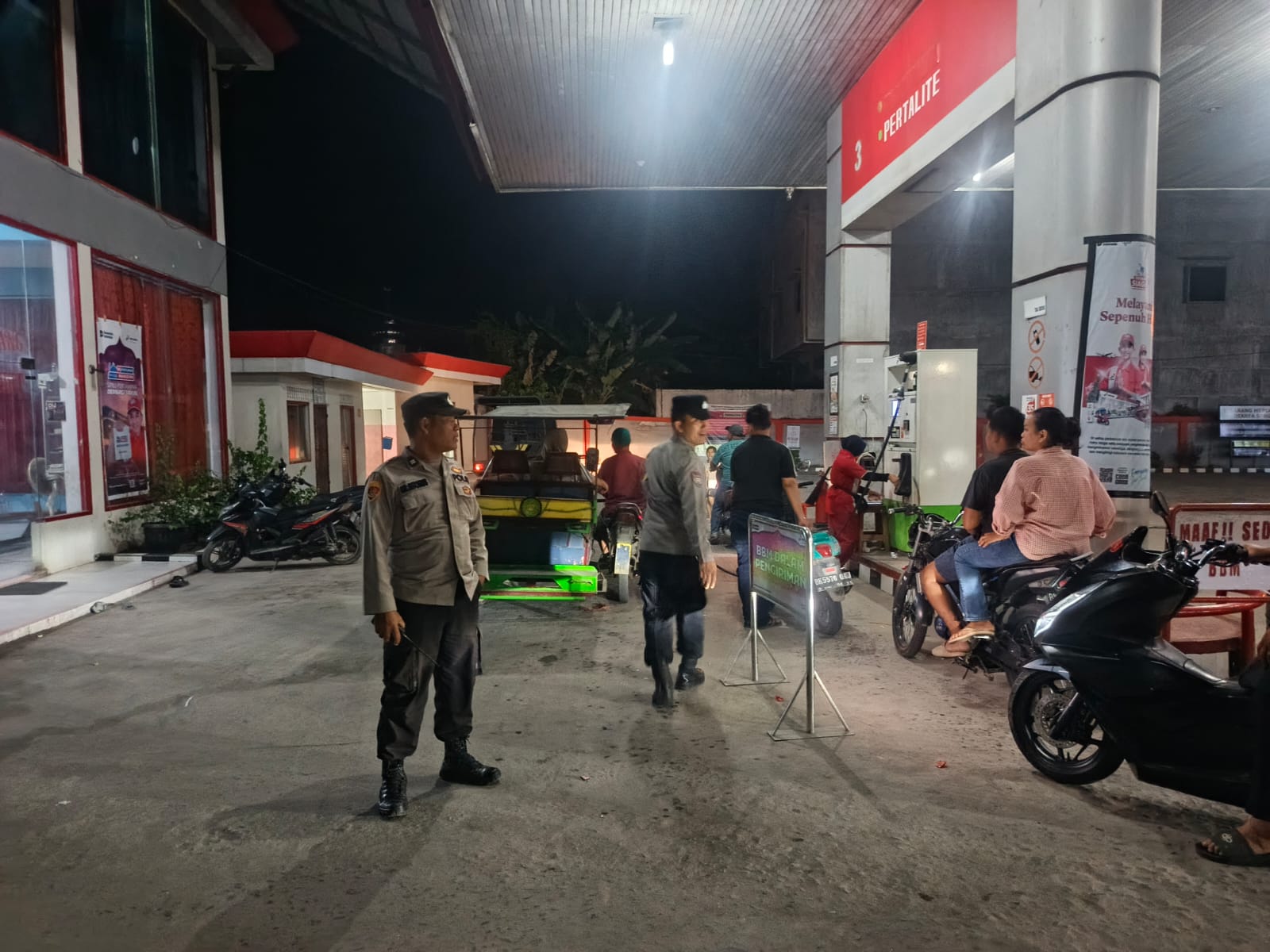 Personel Polsek Sei Tualang Raso Gelar Patroli Malam di Titik Rawan