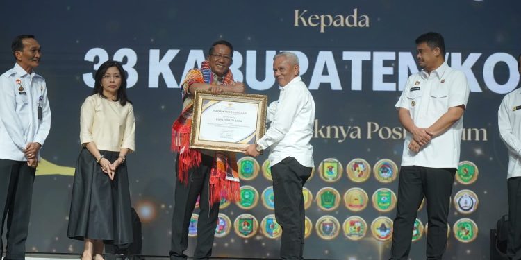 Bupati Batubara Raih Penghargaan Dari Kementerian Hukum RI atas Komitmen Pelayanan Hukum