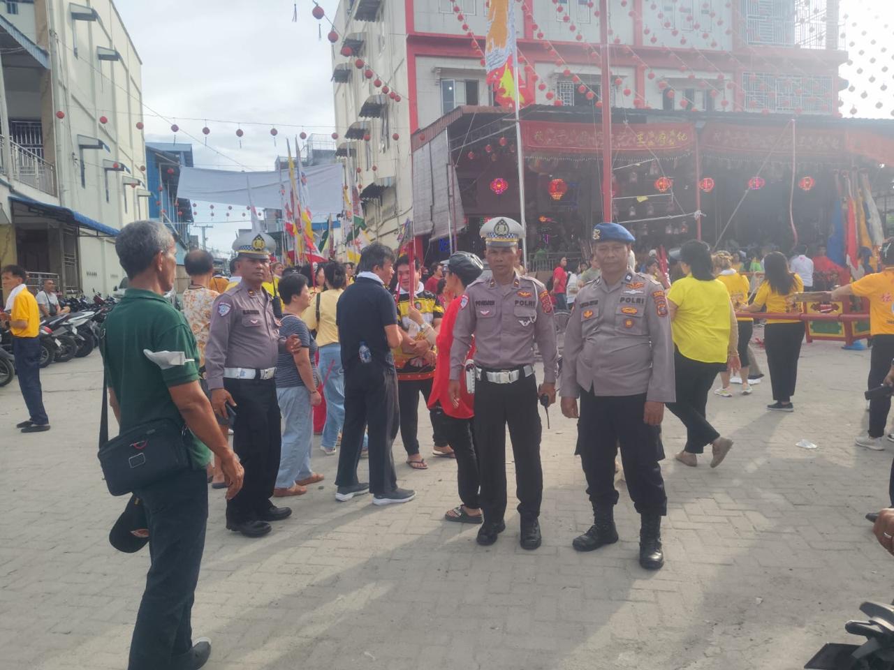 Satlantas Polres Tanjungbalai Kawal Pawai Replika Kapal Tongkang
