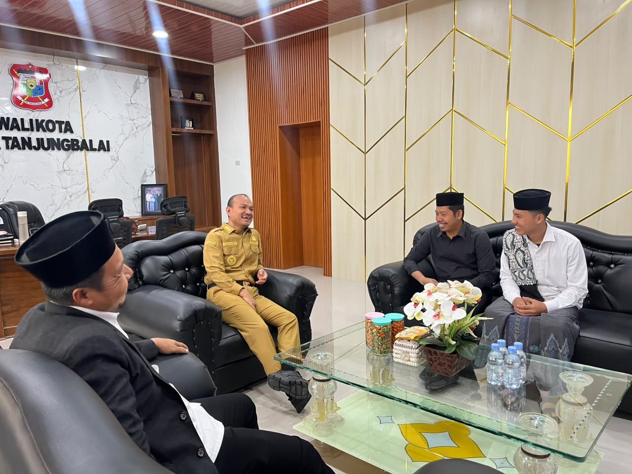 Walikota Tanjungbalai Berangkatkan M Rijal Hafiz Al Muttaqin Nasution Kuliah ke Al-Ahgaff University Yaman