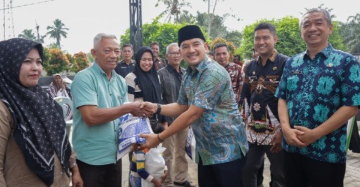 Walikota Tebing Tinggi Tinjau Penyaluran Bantuan Beras Tahap Pertama