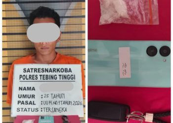 Tersangka dan alat bukti yang diamankan polisi.