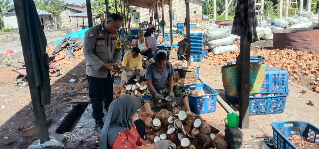 Bhabinkamtibmas Polres Tanjungbalai Gencarkan Kegiatan 'Cooling System'