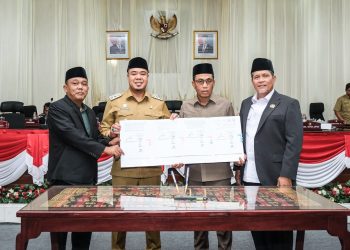 Wabup Batubara Hadiri Rapat Paripurna Pendapat Akhir Fraksi terhadap rancangan KUPA - PPAS