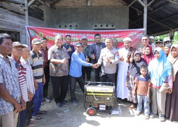 Bupati dan Kapolres Asahan Serahkan Satu Unit Genset ke Warga Dusun Belum Dialiri Listrik PLN