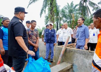 Bupati Batubara Tinjau Rumah Korban Bencana Hujan Badai 
