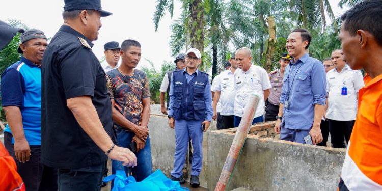 Bupati Batubara Tinjau Rumah Korban Bencana Hujan Badai