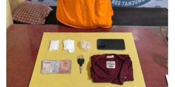 Tersangka dan barang bukti.