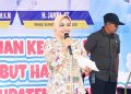 Bupati Labuhanbatu dr Hj Maya Hasmita saat memberikan sambutannya pada kegiatan di Kecamatan Panai Hilir. 