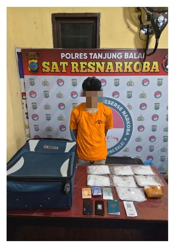 Tersangka dan barang bukti sabu