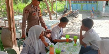 Antisipasi Kejahatan, Bhabinkamtibmas Kelurahan Bunga Tanjung Sambangi Warga
