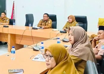 Wakil Bupati Labuhanbatu H Jamri saat mengikuti rapat zoom meeting. 
