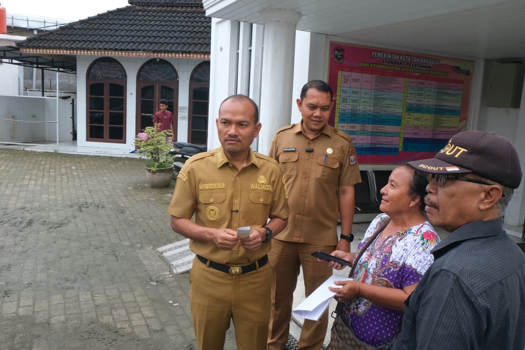 Walikota Tanjungbalai Minta Disdukcapil Tingkatkan Pelayanan Publik