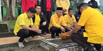 Pengurus DPD Golkar Asahan Ziarah Makam Pahlawan