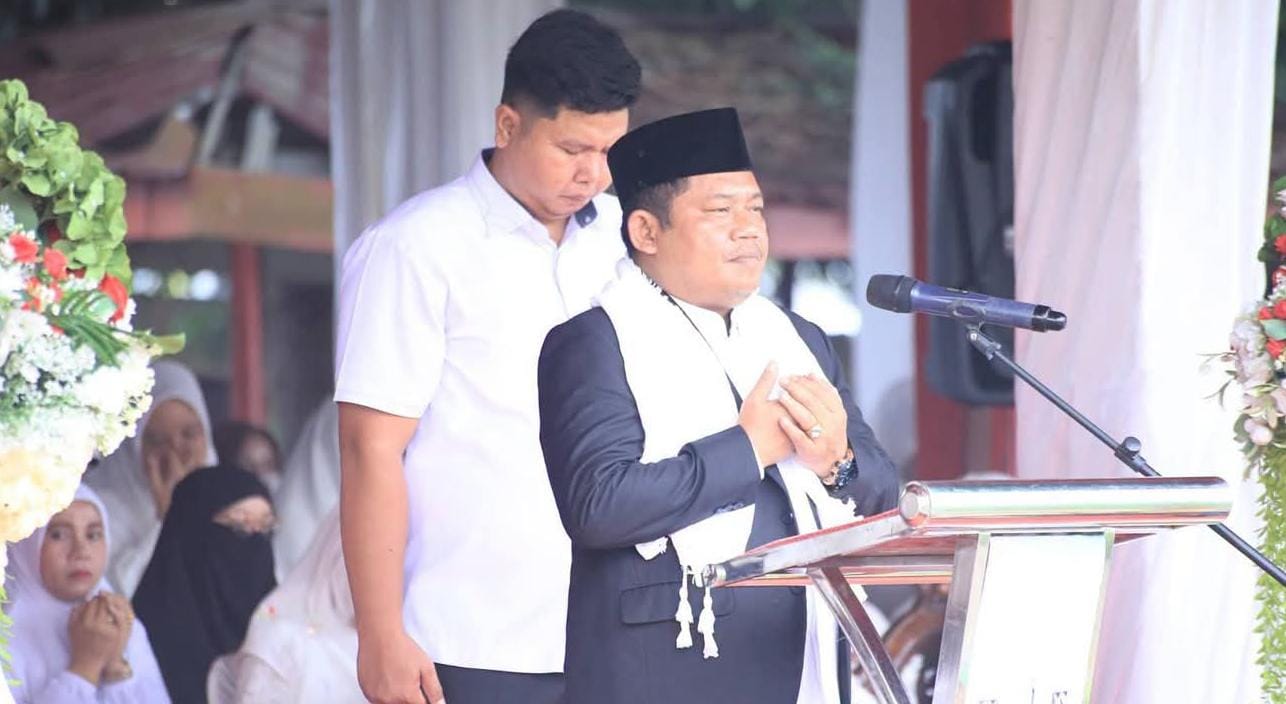 Wakil Bupati Labuhanbatu H Jamri saat memimpin upacara pada hari Santri Nasional.