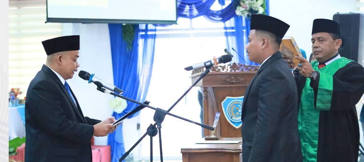 Proses pelantikan PAW anggota DPRD Labuhanbatu.