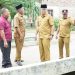 Asisten I Pemerintah Kabupaten (Pemkab) Labuhanbatu, Drs. Sarimpunan Ritonga, M.Pd., bersama Asisten II, Drs. Ikramsyah Putra Nasution, meninjau sejumlah lokasi bekas banjir di Kecamatan Rantau Utara.